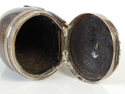 Lot 242 - An unusual Scottish curly horn snuff mull...