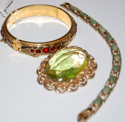 Lot 181 - A collection of costume jewellery to include...