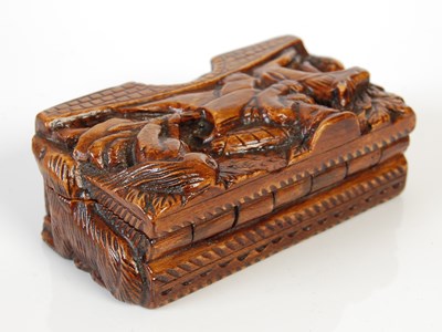 Lot 259 - A small Scottish treen 'blind man' snuff box,...