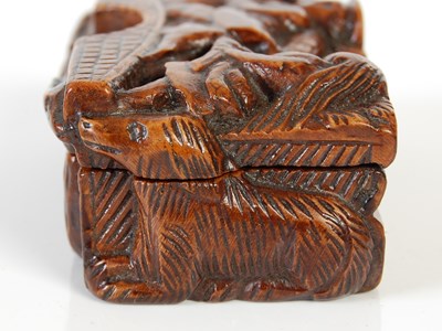 Lot 259 - A small Scottish treen 'blind man' snuff box,...