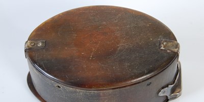 Lot 260 - A Scottish horn oval snuff box, the cover with...