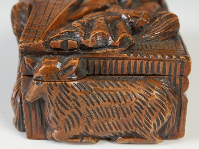 Lot 265 - A Scottish treen 'blind man' table snuff box,...