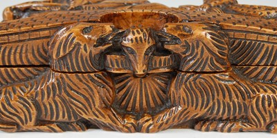 Lot 265 - A Scottish treen 'blind man' table snuff box,...
