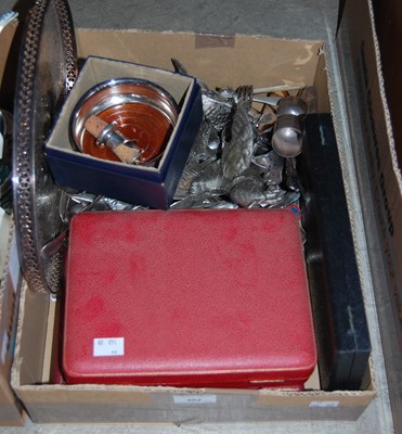 Lot 502 - A box of EP and other metal ware
