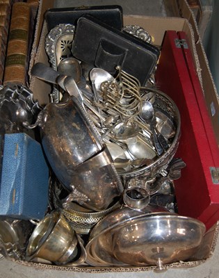 Lot 506 - A box of EP and other metalware