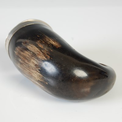 Lot 270 - A Scottish curly horn silver-mounted snuff...