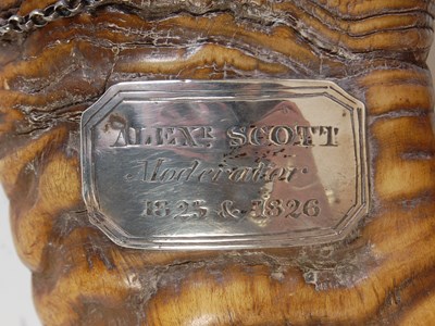 Lot 272 - A Scottish ram's horn table snuff mull with...