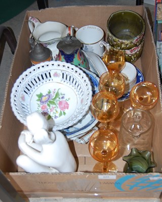 Lot 520 - A box of mixed ceramics and glassware
