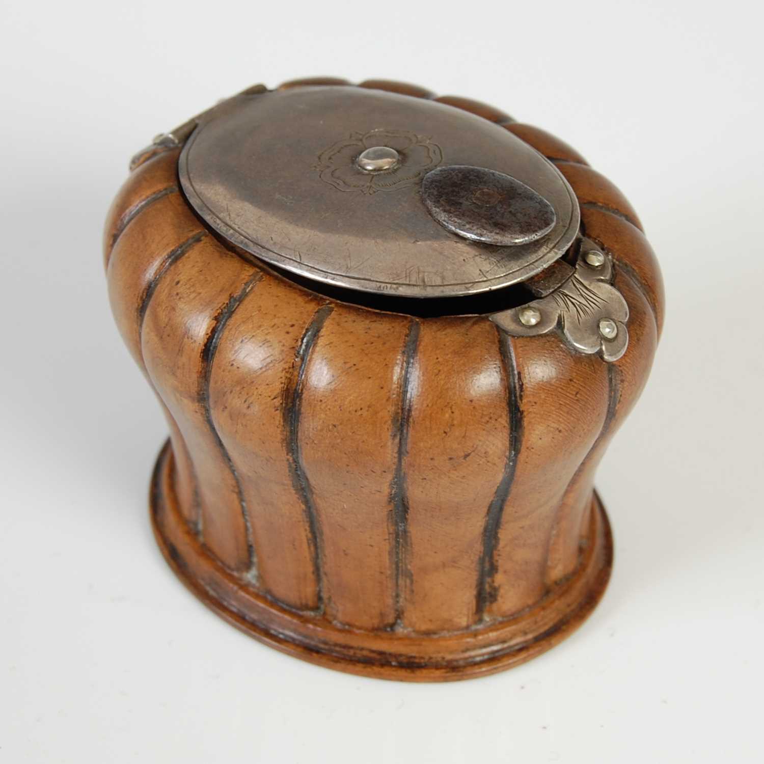 Lot 283 - A treen baluster snuff mull with fluted sides,...