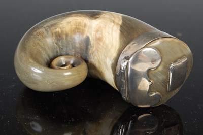 Lot 286 - A Scottish curly horn snuff mull with silver...