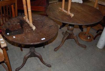 Lot 776 - A Georgian mahogany circular snap-top...