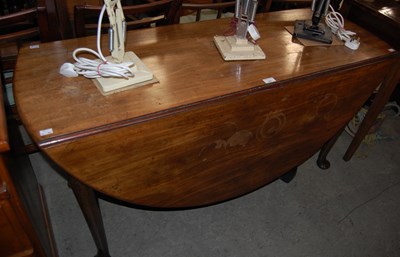 Lot 681 - A 19th century mahogany dropleaf table