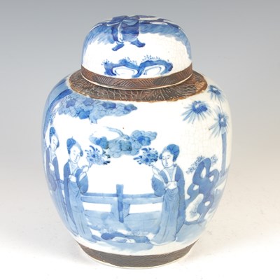 Lot 647 - A Chinese blue and white porcelain crackle glazed jar and cover, Qing Dynasty