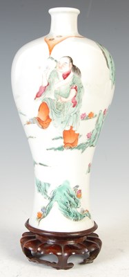 Lot 687 - A Chinese porcelain famille rose vase, Meiping, Qing Dynasty