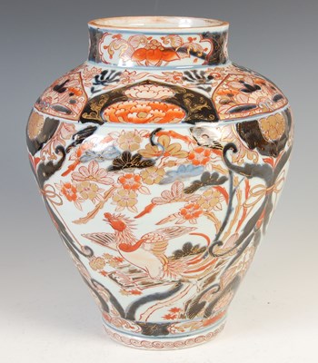 Lot 747 - A Japanese Imari porcelain jar, Edo Period