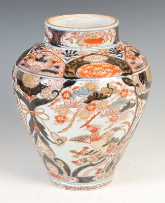 Lot 747 - A Japanese Imari porcelain jar, Edo Period