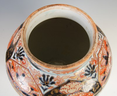Lot 747 - A Japanese Imari porcelain jar, Edo Period