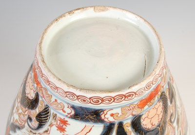 Lot 747 - A Japanese Imari porcelain jar, Edo Period