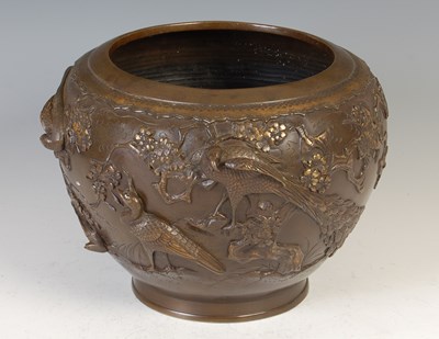 Lot 712 - A Chinese bronze jardinière, late 19th/ early 20th century