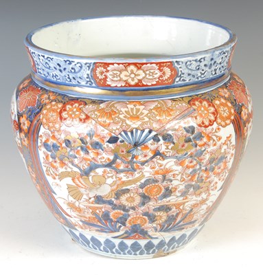 Lot 719 - A Japanese Imari porcelain jardinière, late 19th/ early 20th century