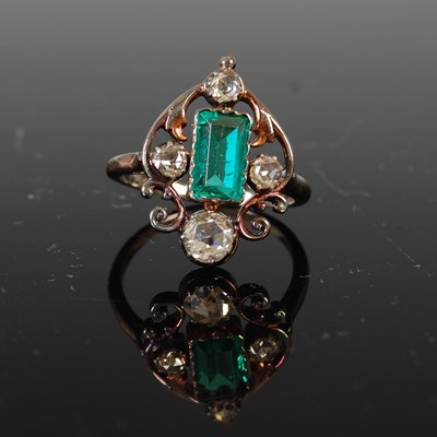 Lot 529 - An early 20th century white and yellow metal emerald and diamond set cocktail ring