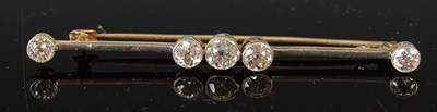 Lot 521 - An early 20th century white and yellow metal five stone diamond bar brooch