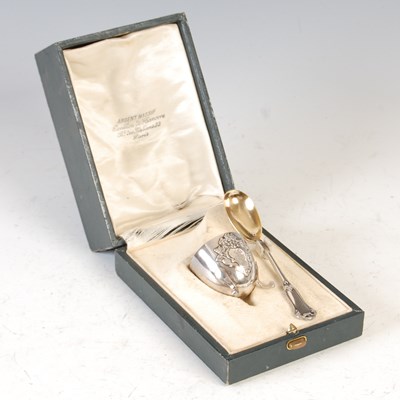 Lot 402 - An early 20th century French silver gilt egg cup and spoon