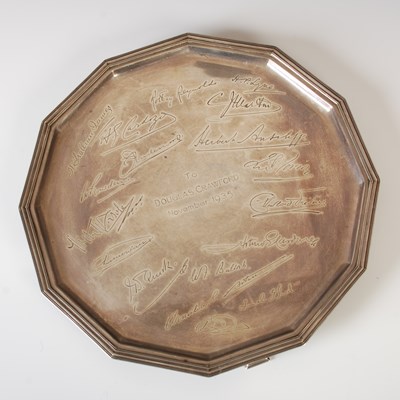 Lot 424 - A George V silver dodecagon shaped salver, Sheffield, 1935, makers mark of Mappin & Webb