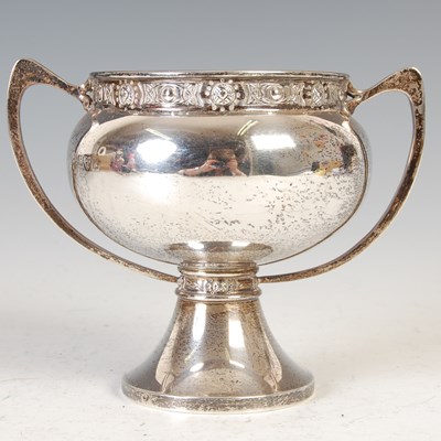 Lot 417 - A George V silver twin handled cup, Chester, 1924, makers mark of SDM
