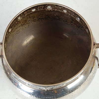 Lot 417 - A George V silver twin handled cup, Chester, 1924, makers mark of SDM