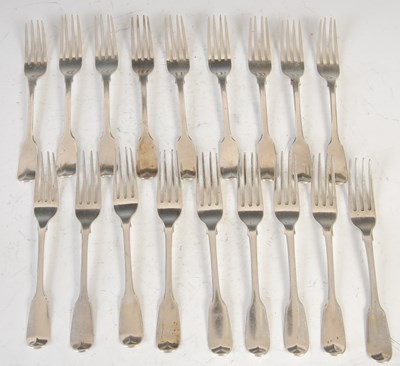 Lot 435 - A set of eighteen George IV silver dessert forks, London, 1826