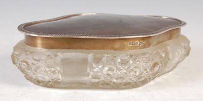 Lot 393 - A George V silver mounted cut glass quatrefoil shaped dressing table box and cover