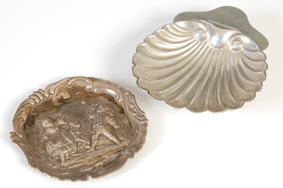 Lot 404 - An Edwardian silver shell shaped dish, London, 1902, makers mark rubbed