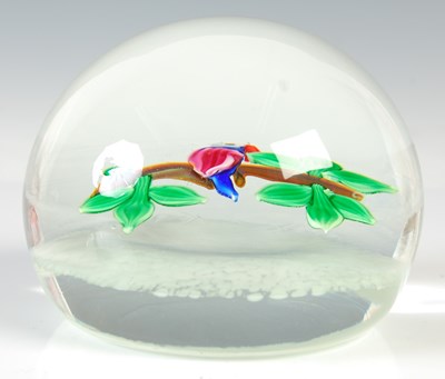 Lot 598 - A Paul Ysart style paperweight