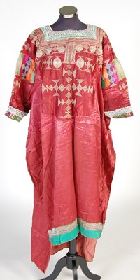 Lot 190 - A vintage Yemeni, Wadi Dawan, embroidered silk robe