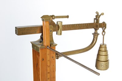 Lot 85 - W. & T. Avery Ltd, Birmingham, a vintage oak and brass weighing scale