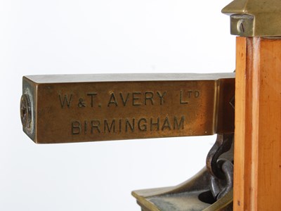 Lot 85 - W. & T. Avery Ltd, Birmingham, a vintage oak and brass weighing scale