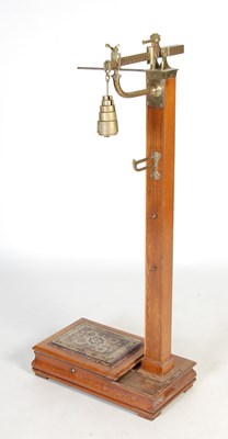 Lot 85 - W. & T. Avery Ltd, Birmingham, a vintage oak and brass weighing scale