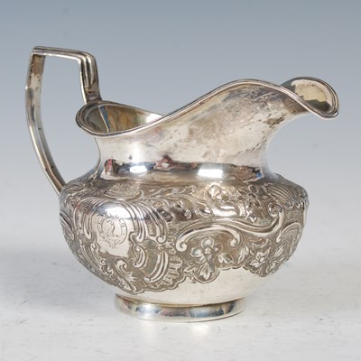 Lot 401 - A William IV silver milk jug, London, 1836, makers mark of I.M