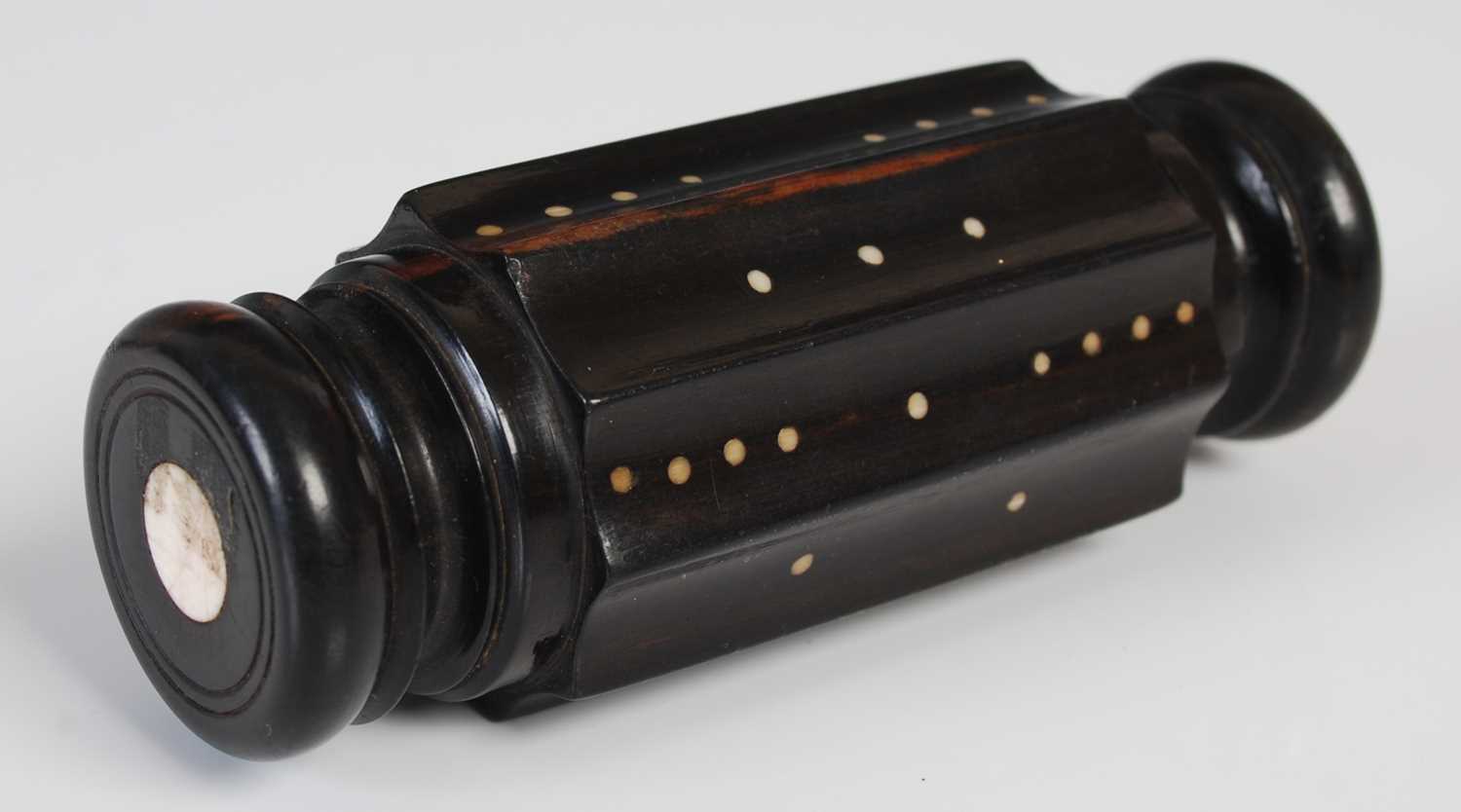 Lot 210 - An unusual ebony snuff box,