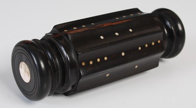 Lot 210 - An unusual ebony snuff box