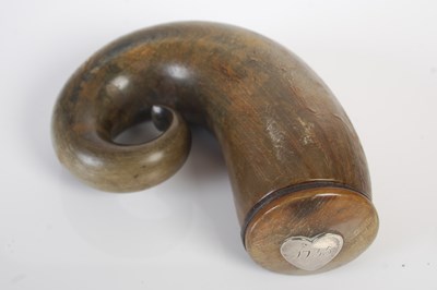 Lot 256 - A Scottish curly horn snuff mull