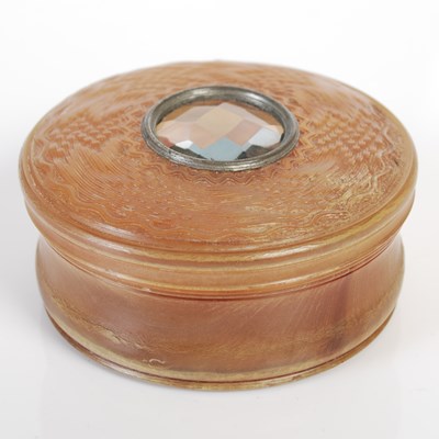 Lot 271 - A pressed blonde horn circular snuff box