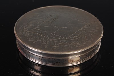 Lot 276 - A silver circular snuff box