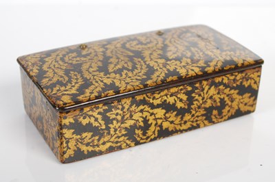 Lot 280 - A papier-mâché oblong snuff box