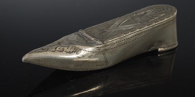 Lot 287 - A Britannia metal snuff box in the form of a slipper