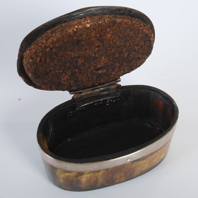 Lot 290 - A Scottish horn upright oval snuff box