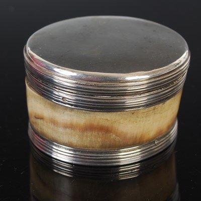 Lot 292 - A Scottish horn circular snuff box