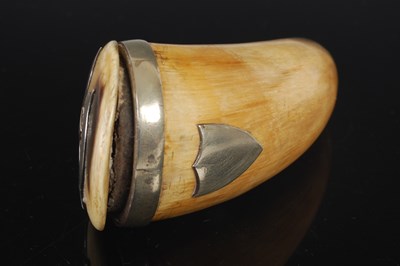 Lot 302 - A curved blonde horn snuff mull