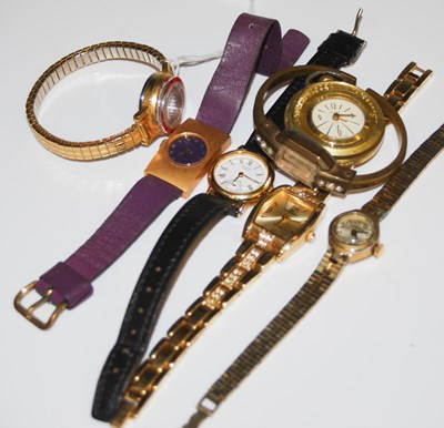 Lot 33 - Six assorted vintage ladies wristwatches to...